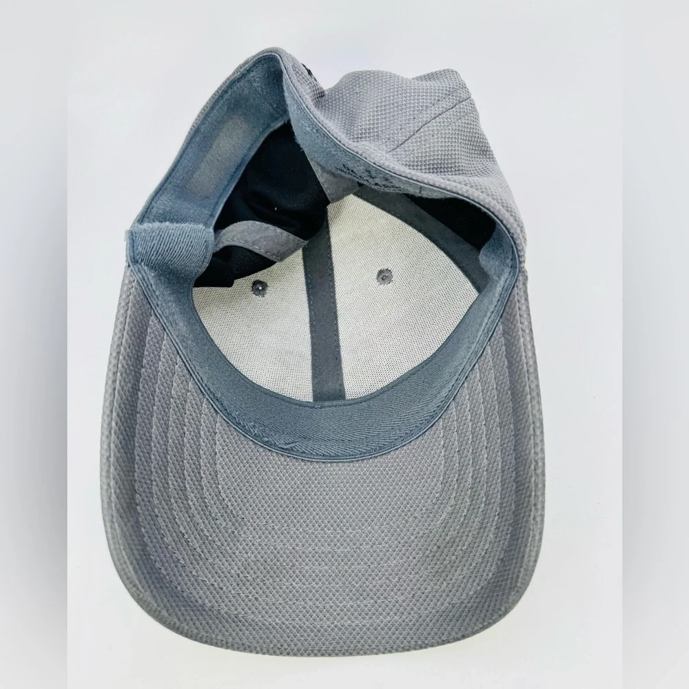 Under Armour Baseball Cap Hat Youth Gray S-M Fitted Curved Brim Fitted